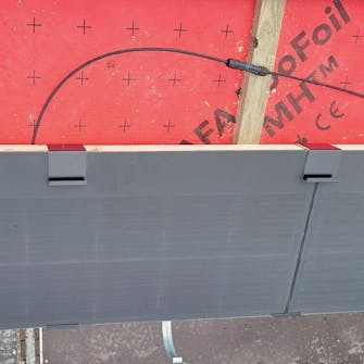 Tag med solceller: Gentag, til du når enden af nederste række Tag med solceller: Gentag, til du når enden af nederste række